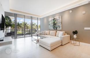 2-bedroom apartments in condo 161 m² in Miami Beach for $2,375,000