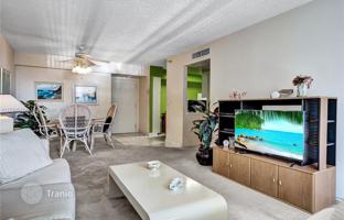 1-bedroom apartments in condo 80 m² in Aventura for $288,000