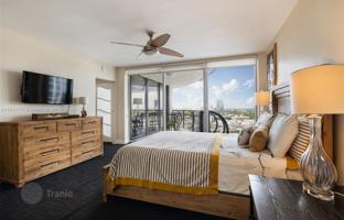 2-bedroom apartments in condo 106 m² in South Bayshore Drive for $1,250,000