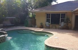 Comfortable villa with a garden, a heated pool, a terrace and a garage, Miami, USA for $888,000