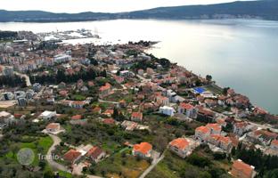 Land plot 1,800 m² in Tivat city for 2,875,000 €