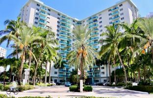 1-bedroom apartments in condo 75 m² in South Ocean Drive for $450,000