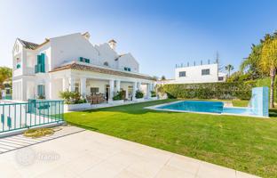 13-bedroom villa 896 m² in Marbella for 4,400,000 €