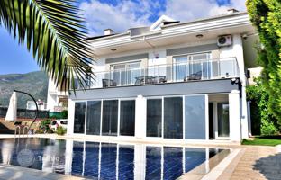 4-bedroom villa 220 m² in Fethiye for 25,828,000 TRY