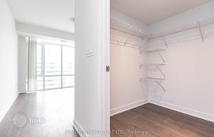 5-bedroom apartment in Adelaide Street West for C$1,088,000
