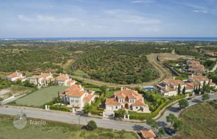Land plot 1,290 m² in Faro City for 1,000,000 €