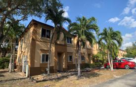 Townhome – West End, Miami, Florida,  USA for $475,000