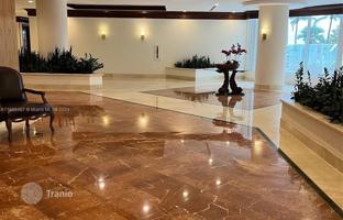 2-bedroom apartments in condo 131 m² in Surfside for $950,000
