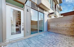 3-bedroom apartment in Eglinton Avenue East for C$1,316,000