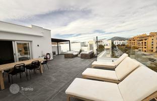 Duplex penthouse with a large rooftop terrace in San Pedro Alcántara, Málaga, Spain for 900,000 €