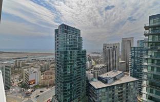 5-bedroom apartment in Bathurst Street for C$971,000