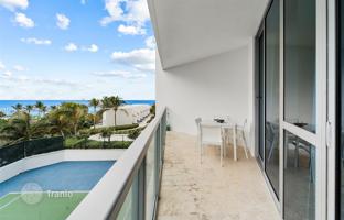 3-bedroom apartments in condo 196 m² in South Ocean Drive for $1,475,000