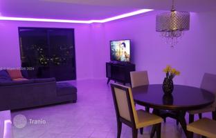 2-bedroom apartments in condo 119 m² in Hallandale Beach for $450,000