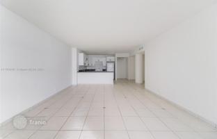 2-bedroom apartments in condo 116 m² in South Ocean Drive for $590,000