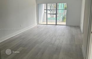 2-bedroom apartments in condo 109 m² in Miami Beach for $390,000