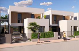 Corner villa with 3 bedrooms, basement and pool in Santa Rosalia Lake and Life Resort for 650,000 €