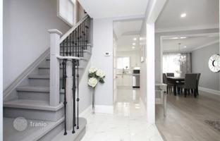 9-bedroom house in York for C$1,712,000