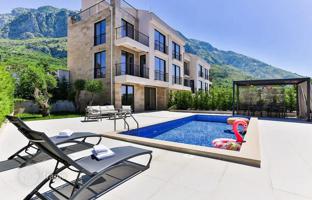 4-bedroom villa 223 m² in Reževići for 738,000 €