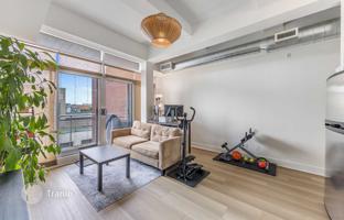 1-bedroom apartment in Carlaw Avenue for C$833,000