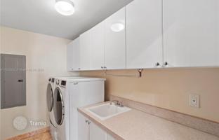 3-bedroom apartments in condo 206 m² in Collins Avenue for $3,349,000