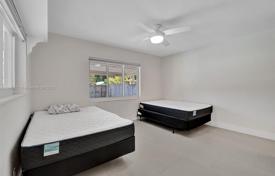 Townhome – Harrison Street, Hollywood, Florida,  USA for $1,150,000