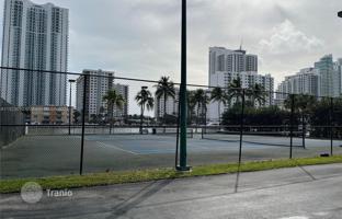 2-bedroom apartments in condo 100 m² in Hallandale Beach for $359,000