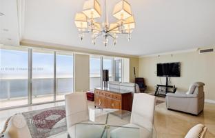 3-bedroom apartments in condo 193 m² in Hallandale Beach for $1,699,000