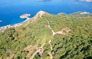 Land plot 1,900 m² in Blizikuće for 420,000 €