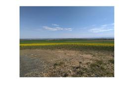 Plot of land with the status of agricultural, between Kableshkovo and Medovo village, on the main road, 4,400 m², 23,000 euros # for 23,000 €