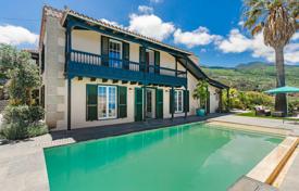 Modern villa with a pool and beautiful views in Santa Cruz de Tenerife, Spain for 1,295,000 €