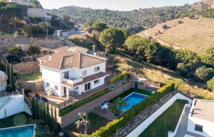 5-bedroom house 388 m² in Alella for 980,000 €