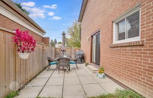 11-bedroom house in Etobicoke for C$1,336,000