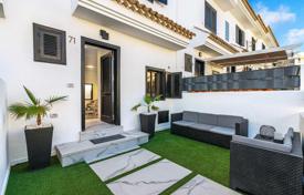 Cozy furnished townhouse in the heart of Chayofa, Tenerife, Spain for 397,000 €