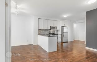 6-bedroom apartment in Lake Shore Boulevard West for C$941,000