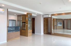 3 bed Condo in Watermark Chaophraya Khlong Ton Sai Sub District for 459,000 €