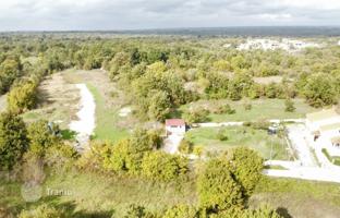 Land plot 669 m² in Svetvinčenat for 64,000 €
