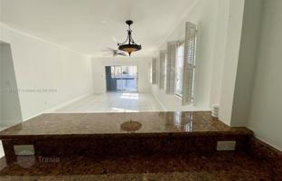 2-bedroom apartments in condo 117 m² in Hallandale Beach for $445,000
