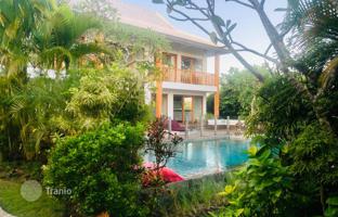 3-bedroom villa 325,000 m² in Ungasan for $775,000