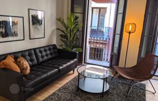 Spacious apartment with a balcony in a building with an elevator, Barcelona, Spain for 500,000 €