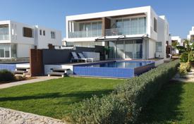Villa in 100 m from the sea for 881,000 €