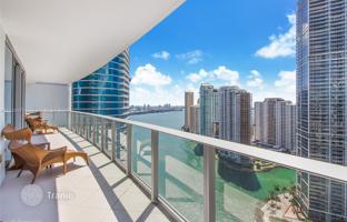 2-bedroom apartments in condo 139 m² in Miami for $1,325,000
