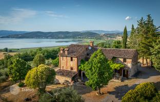 8-bedroom country house 590 m² in Magione for 840,000 €