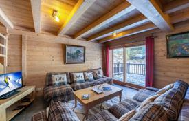 Spacious chalet with a large terrace, Val-d'Isère, France for 2,612,000 €