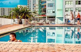Condo – West Avenue, Miami Beach, Florida,  USA for $449,000