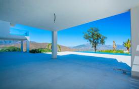 Villa with spacious rooms, with sea views, Marbella for 2,400,000 €