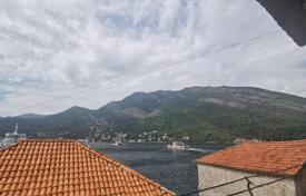 Old stone house with sea view, garden and small yard on the first line in Tivat, Lepetani for 295,000 €