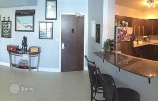 2-bedroom apartments in condo 99 m² in Miami Beach for $740,000