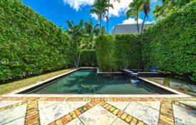 Comfortable villa with a pool, a parking and a terrace, Miami Beach, USA for $2,275,000