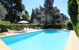 Penthouses for sale in France. Luxury penthouse with a terrace in a residence with a swimming pool, in a quiet area, Cannes, France Penthouses for sale in France. Luxury penthouse with a terrace in a residence with a swimming pool, in a quiet area, Cannes, France