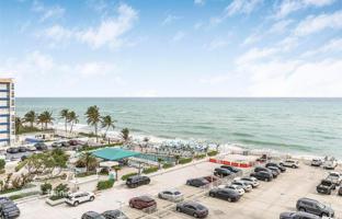 2-bedroom apartments in condo 102 m² in Hallandale Beach for $640,000